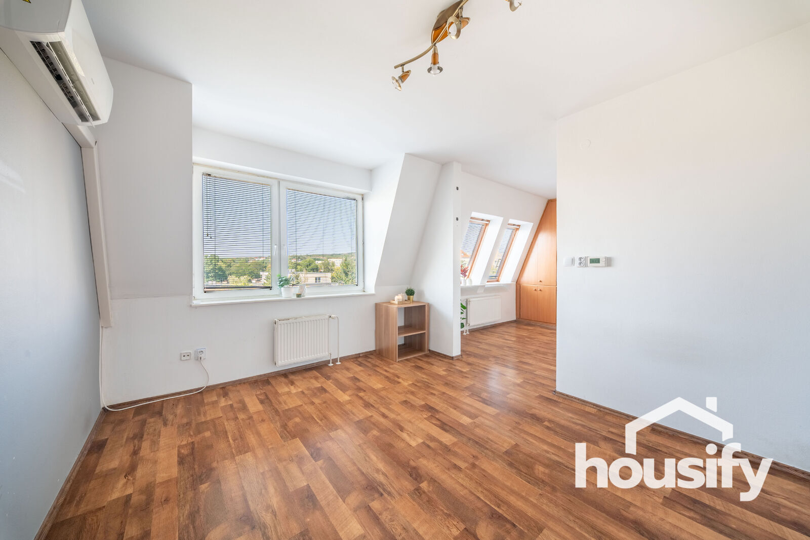 Pronájem bytu 2+kk, 41 m2 - Vídeňská třída, Znojmo